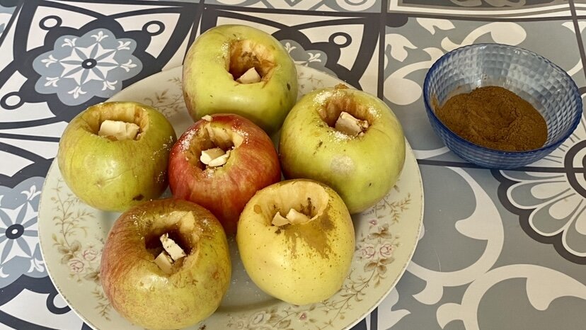 Как приготовить запечённые яблоки в микроволновке