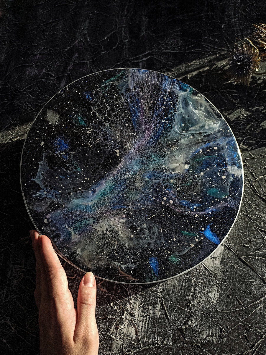 Картина в технике "Космос" из эпоксидной смолы. В профиле есть бесплатный подробный урок по ее созданию