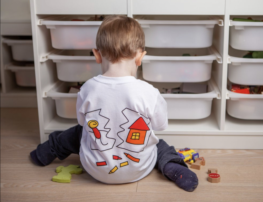 Не скрывать от ребенка важные переживания, не молчать о них - ребенок знает больше, чем вам кажется, но вот понять суть без вас ему будет сложно.
