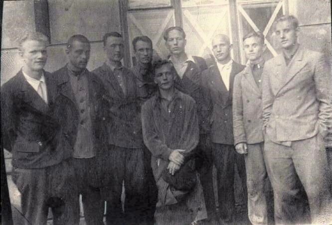 Добровольцы в день отправки на фронт