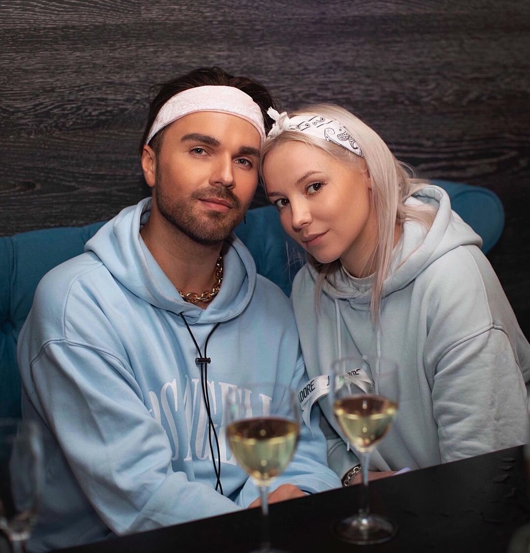    Александр Панайотов и Екатерина, Соцсети