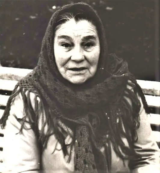  Известную актрису Галину Макарову знают по ролям бабушек, которых она исполняла.
Так вышло, что по политическим причинам она поменяла себе имя на Галину.