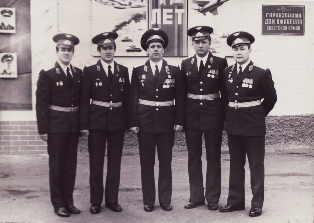 Личное фото из архива Козлова Анатолия Семёновича " Боевые товарищи ГДР 1985г"