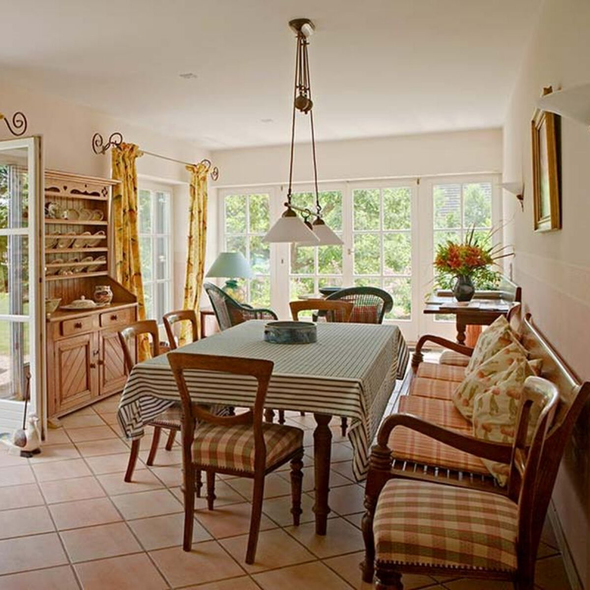 Интерьер и дизайн квартир и домов в сельском стиле. Фото 1.