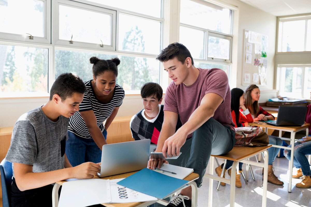 Do language. Студенты в школе. Студентс in class Room. School and pupils работа. Study in School или at School.