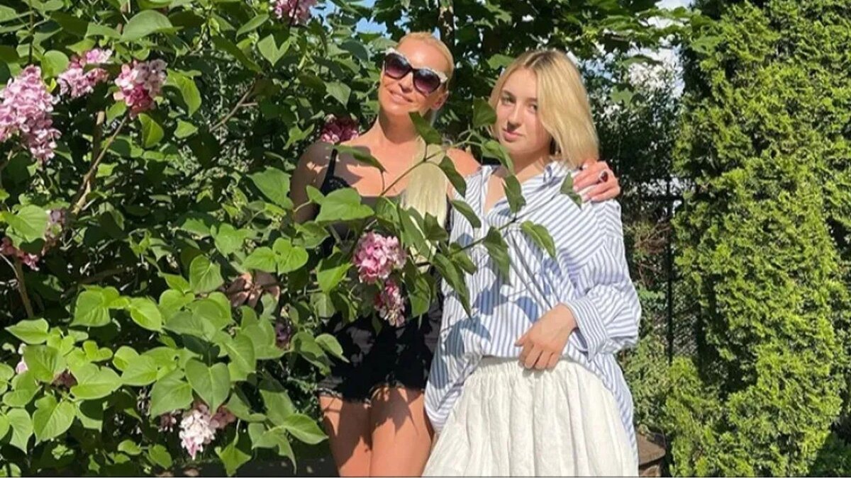    Анастасия Волочкова с дочерью