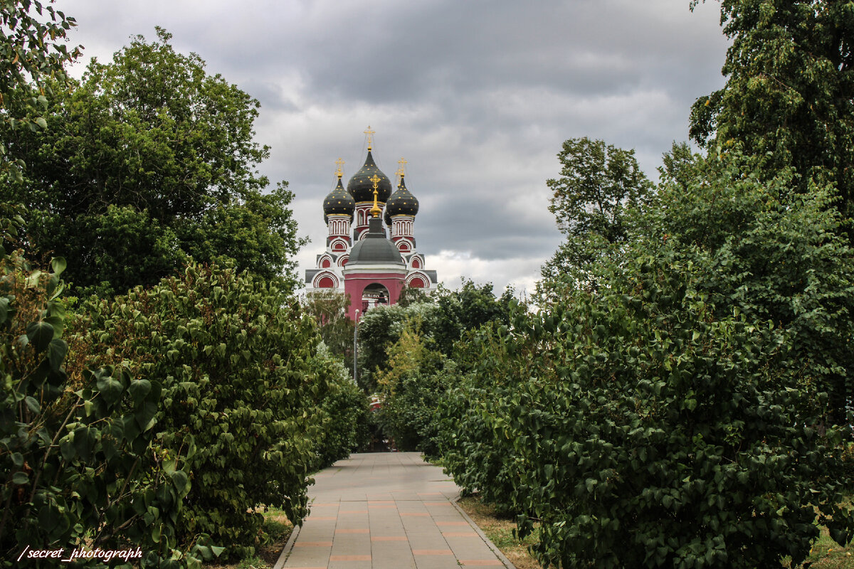 Храм в честь Тихвинской иконы Божьей Матери на «Церковной горке» возле метро ВДНХ