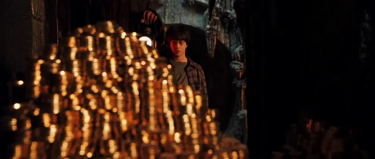 А насчитал он 40 тысяч галлеонов, или 2 миллиона фунта стерлингов.