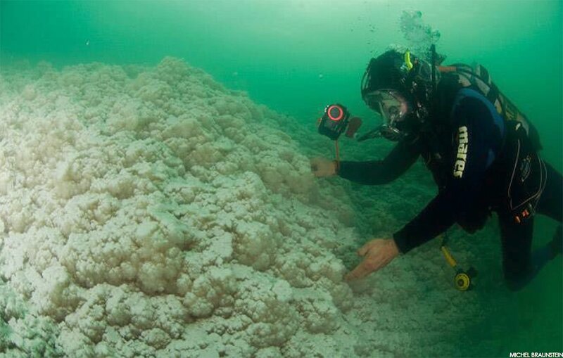 Мертвое море под водой