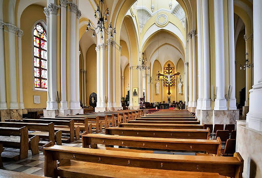 Внутреннее убранство кафедрального собора Непорочного Зачатия Пресвятой Девы Марии - главного храма Архиепархии Божьей Матери с центром в Москве