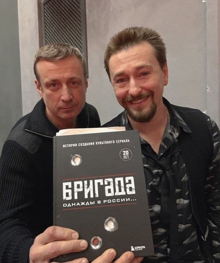 Как сейчас выглядит безруков Безруков читал вежливым людям Есенина и пел Высоцким