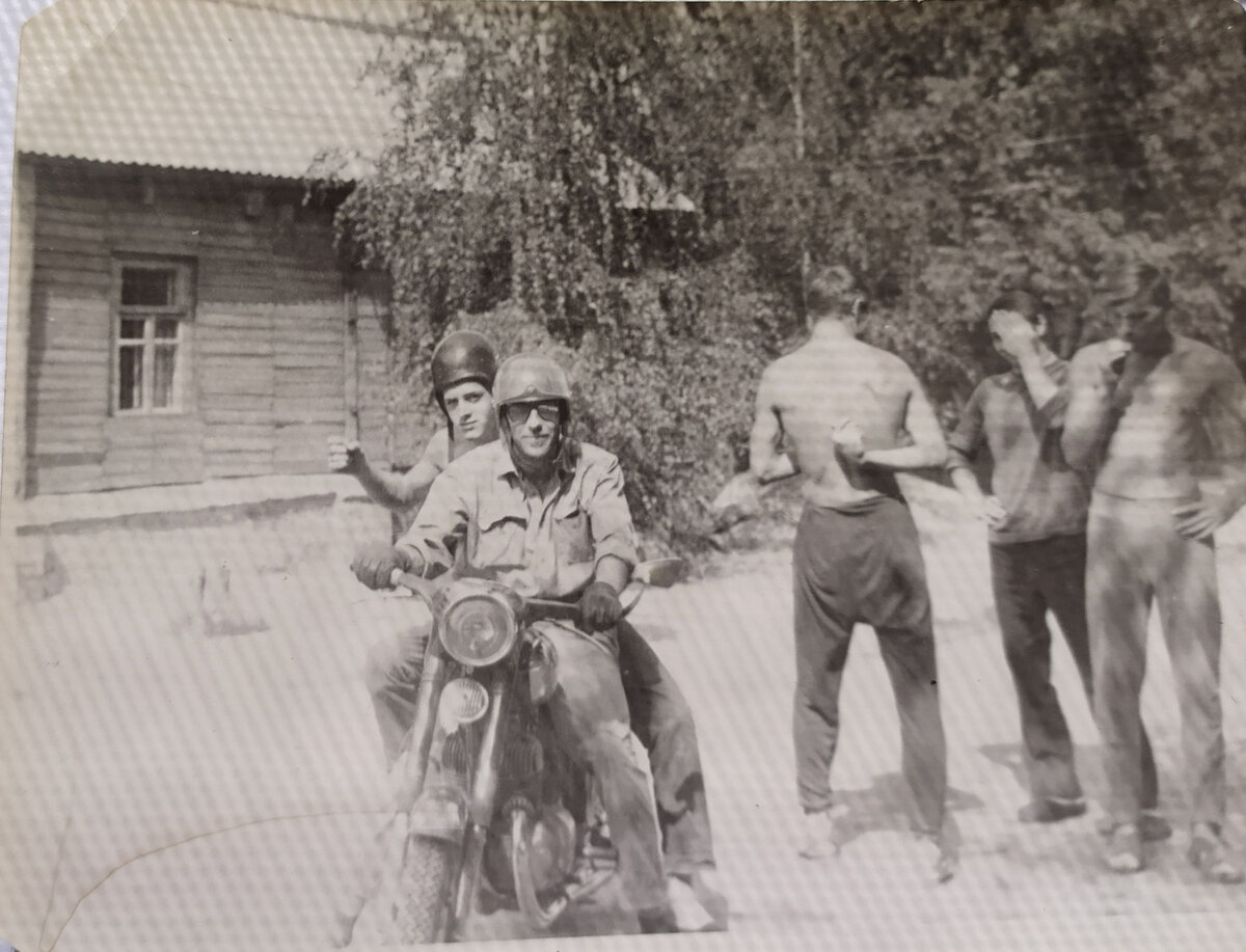 Ребята с улицы 2-й Пеше-Стрелецкой (Изобретателей)