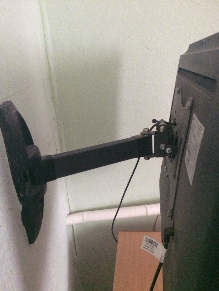 Вот так выглядит мой кронштейн для ТВ