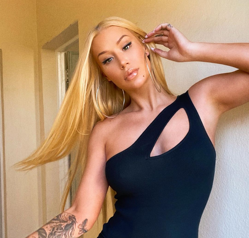 Красотка Игги Азалия, которую не поделили дельфин и баскетболист