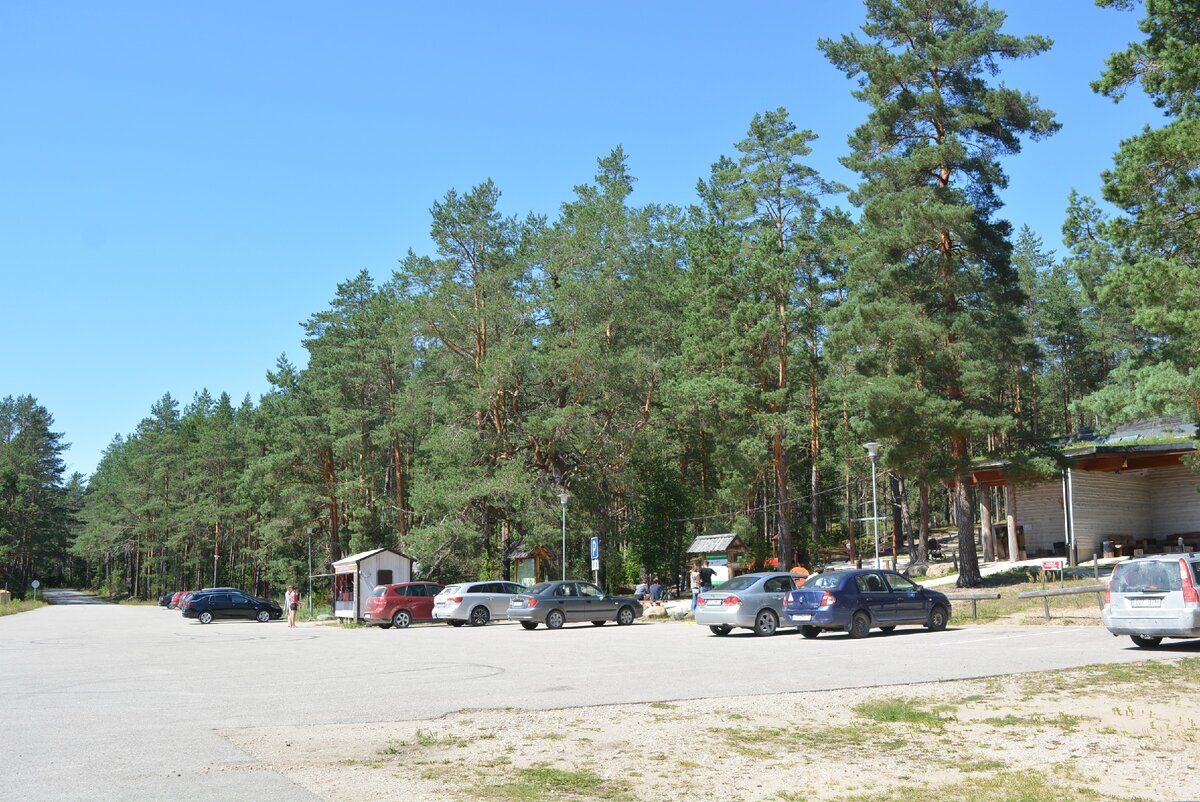 Парковка около музея пещер Пиуза