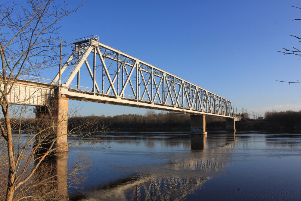 Рыбалка 47 регион. Река Волхов железнодорожные мосты. Волхов река ЖД мост. Река Сясь мост. Волхов мост рыбалка.