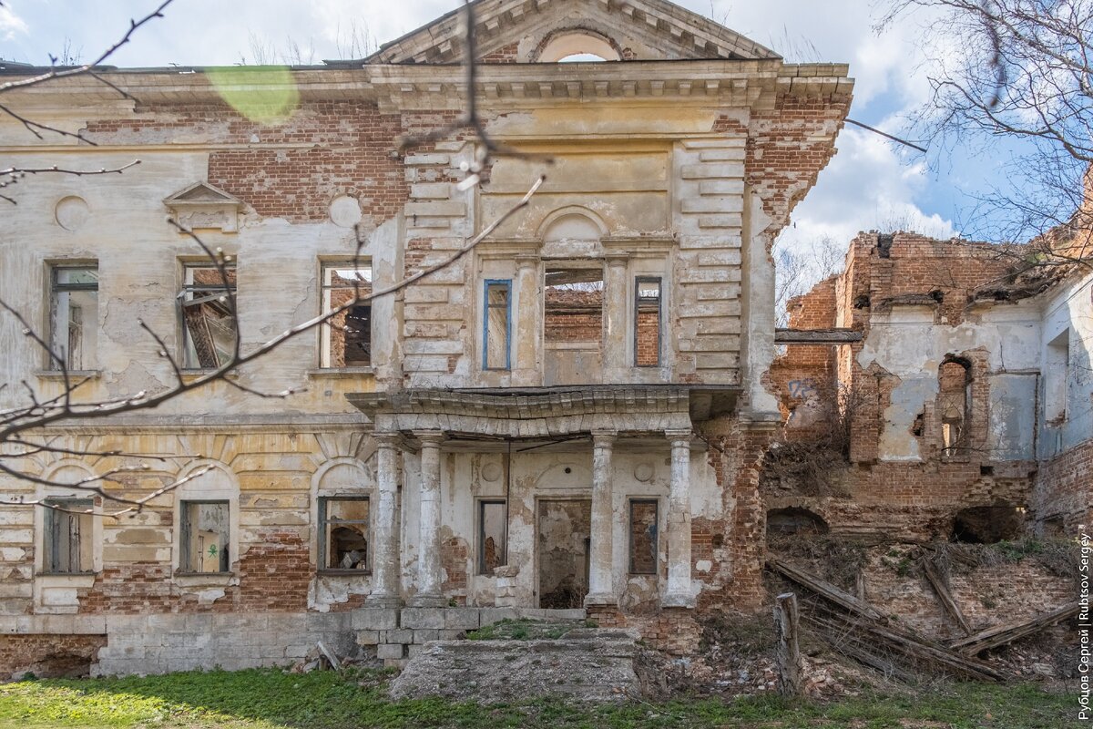 Тульские усадьбы фото. Усадьба Сергиевское на Упе. Тула усадьба. Сергиевская усадьба Юрга дом.