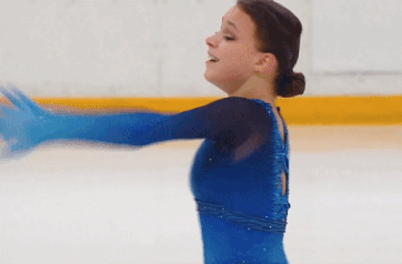 Анна Щербакова в короткой программе (gif файл автора, источник - youtube.com/c/1tv)