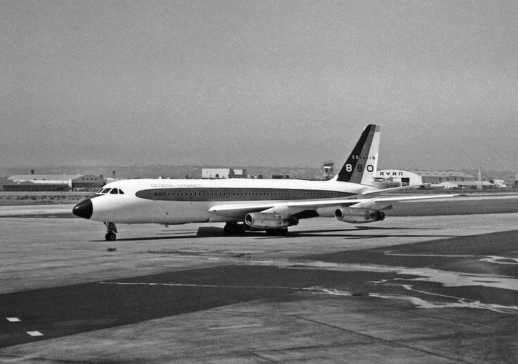 Конвейр-880 выигрывал у Боинга-707 в скорости, но проигрывал в экономичности и количестве перевозимых пассажиров