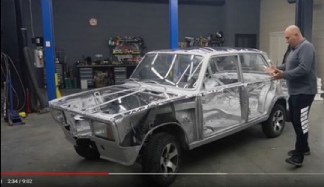 «Это лучшая машина зимой, когда светит солнце. И никаких слепых зон!» — прокомментировал канадец.