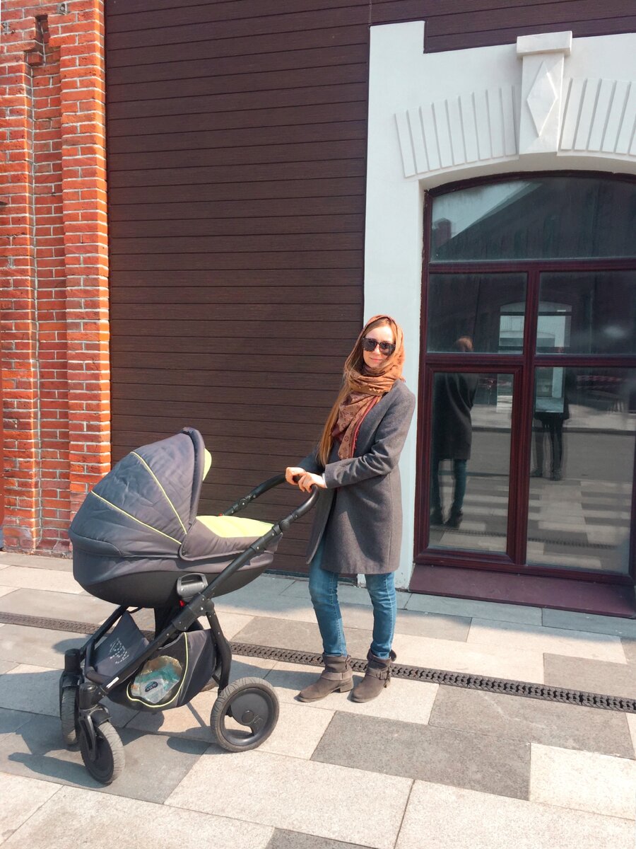 Передние колеса крутятся на 360'. Модуль- люлька. Вместительная корзина