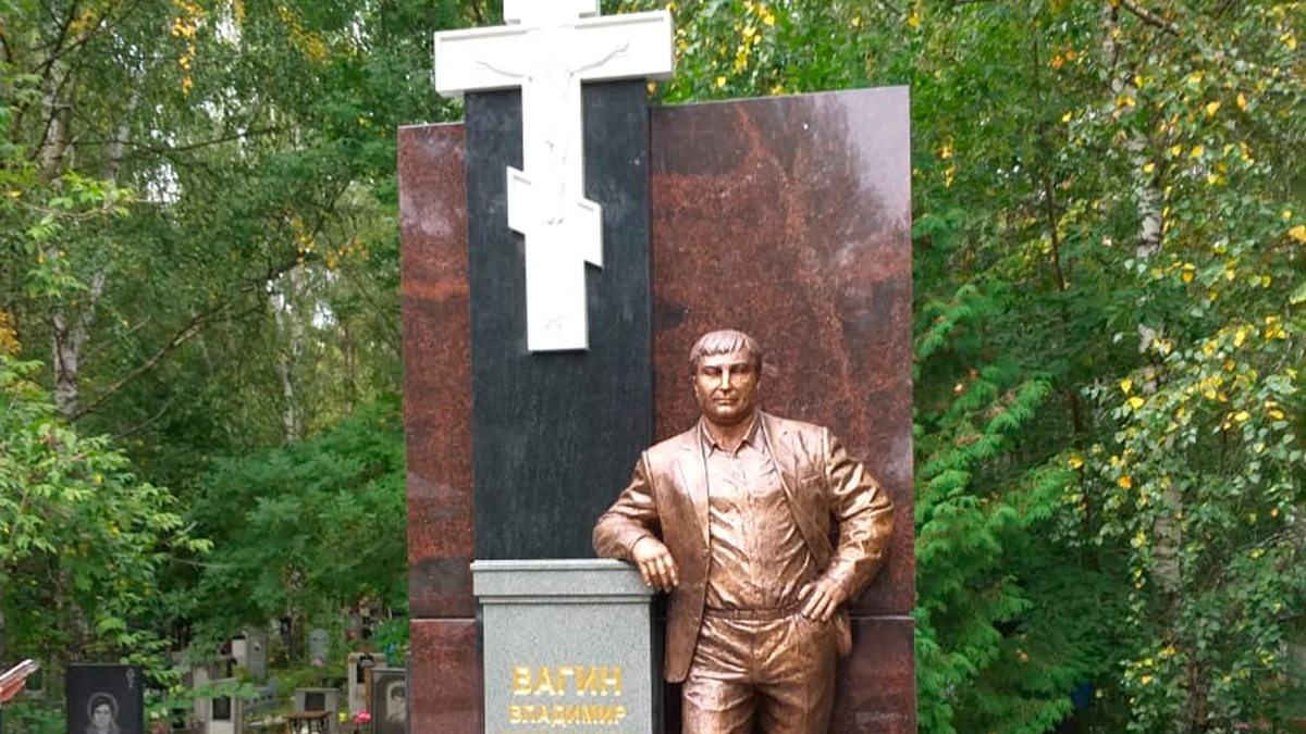 Памятник Владимиру Вагину на Нагулинском кладбище 