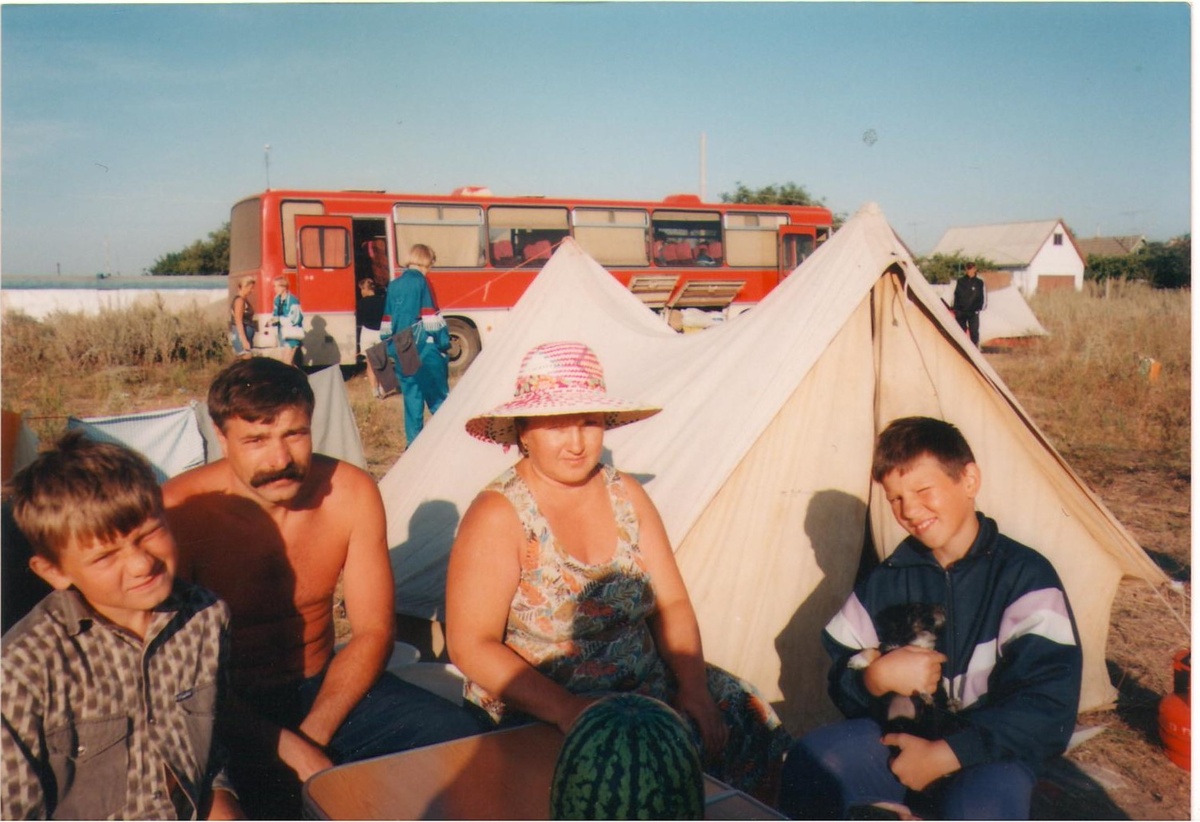 Первый день, когда пёсик с нами. Автобус из Жодино, ребята - жодинцы красиво пели у костра