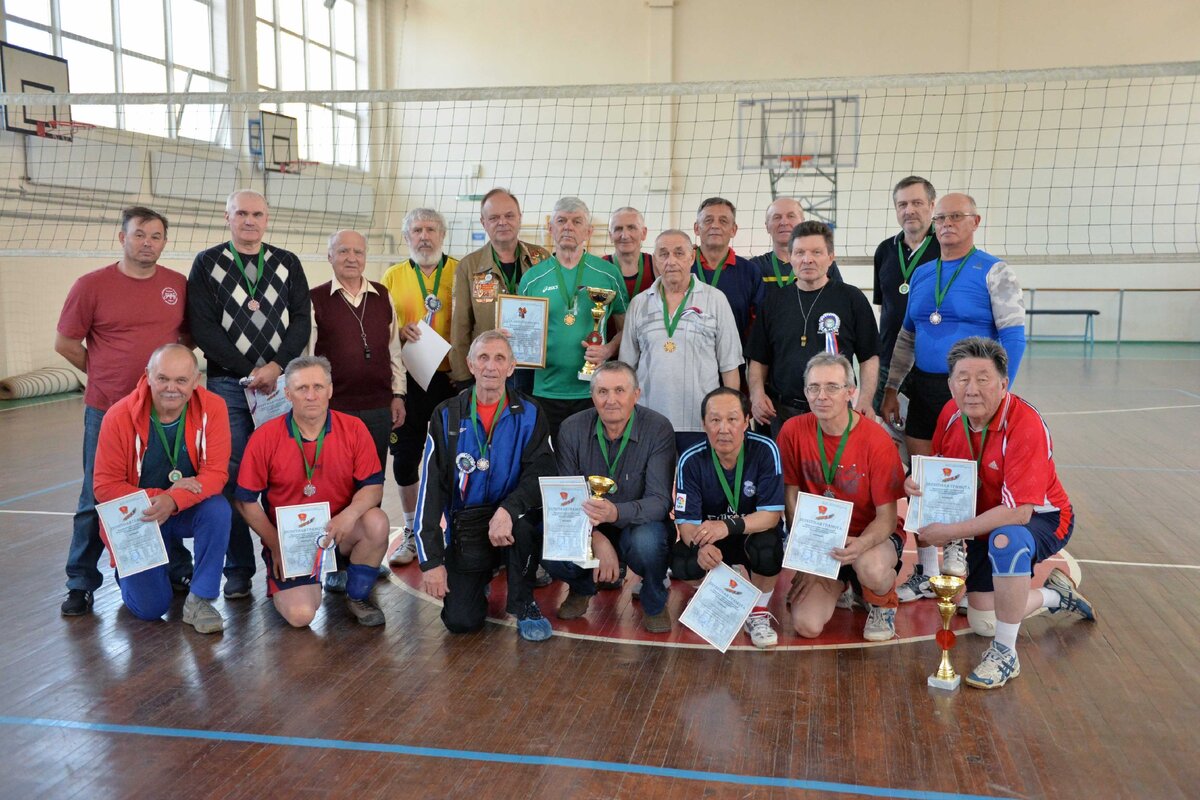 Команда ветеранов комсомола и строителей Байкало-Амурской магистрали  города Иркутска