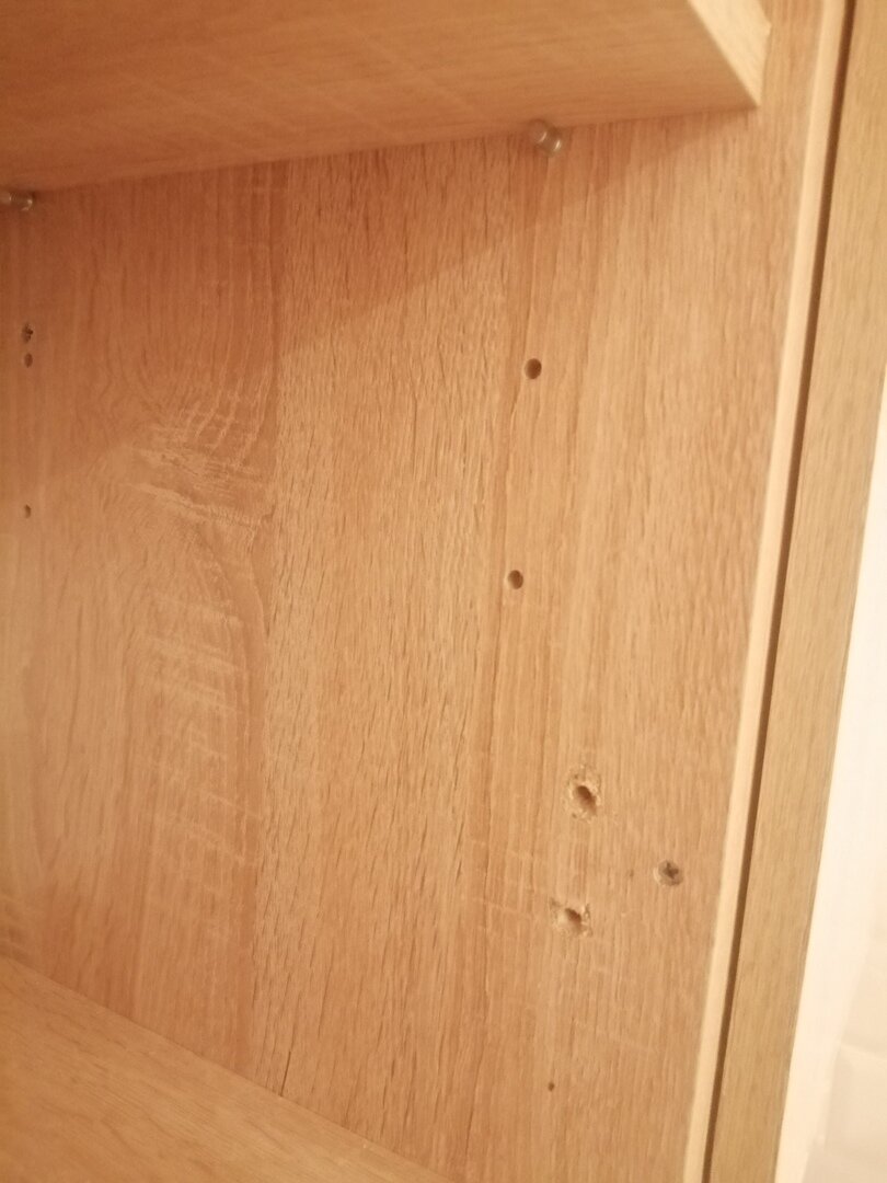 По этой причине я меня доводчики в шкафах на обычные фиксаторы, ибо доводчики крепят высверливая дыры в дверной панели и, если доводчик ломается, то заменить его не получится.