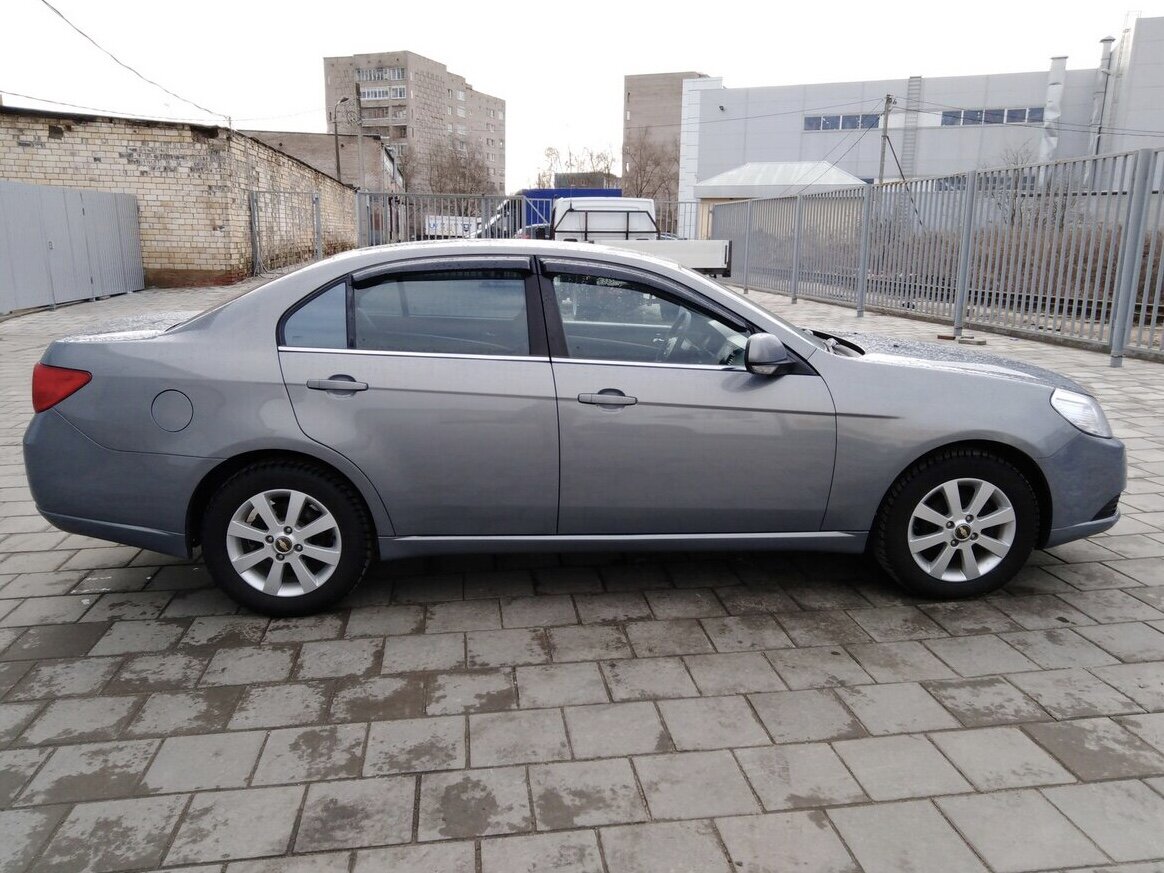 Автомобиль обладает 10 подушками безопасности и всеми необходимыми опциями.