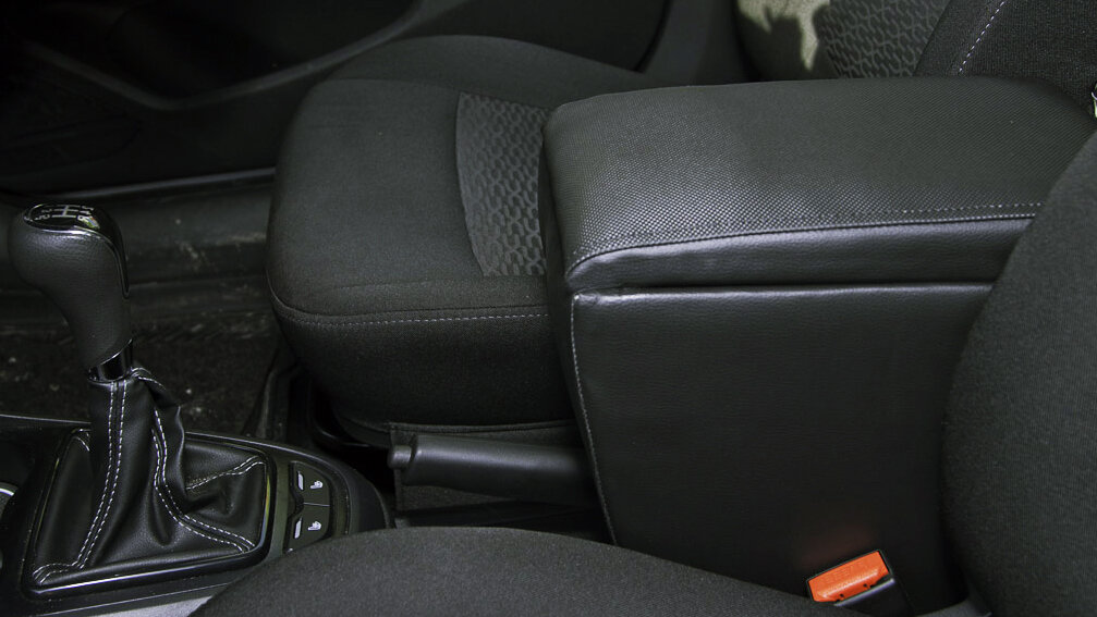 подлокотник в Lada Vesta