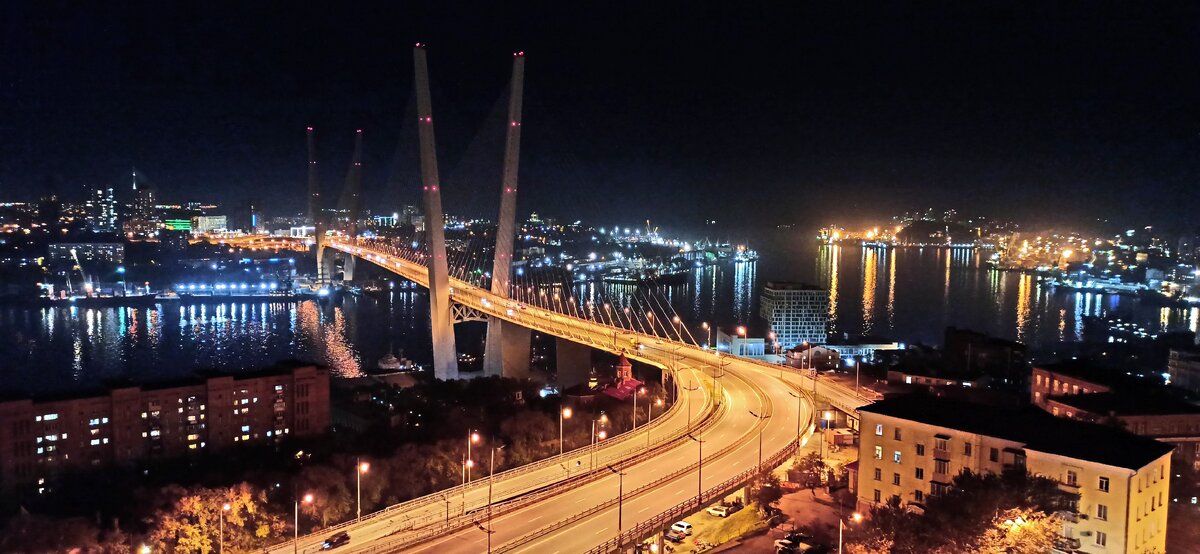 Мост через бухту "Золотой Рог"