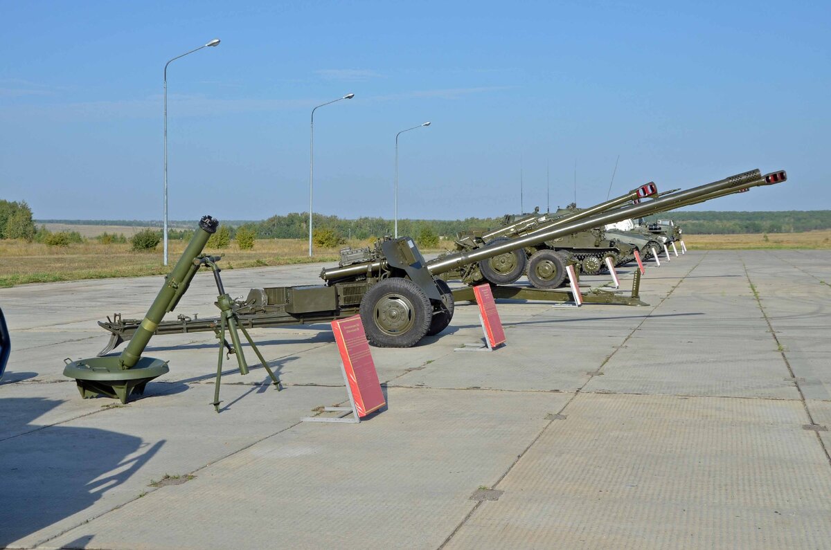 Арсенал 631-го регионального учебного центра боевого применения ракетных войск и артиллерии. Полигон «Широкий Карамыш», Саратовская область. Фото автора.