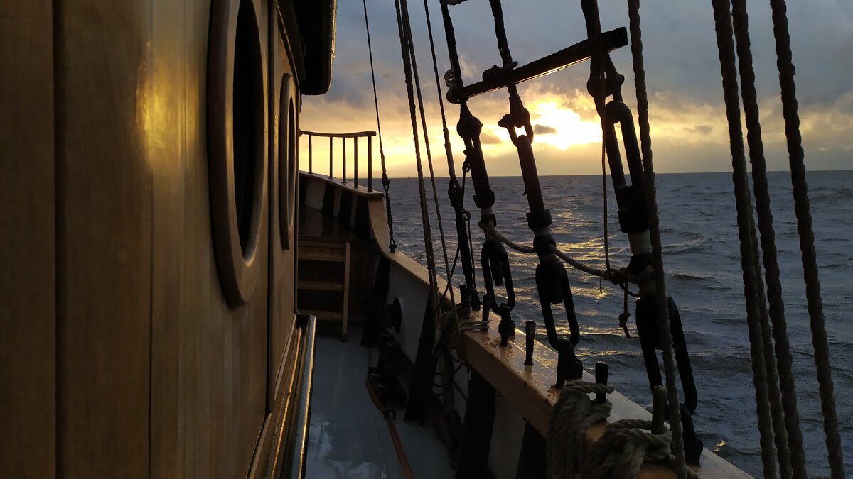 шхуна "Надежда" в девичестве "Seeteufel". Закат над Финским заливом. сентябрь 2019