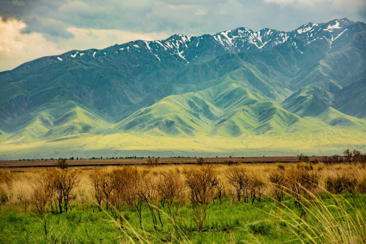 Горы джунгарский Алатау