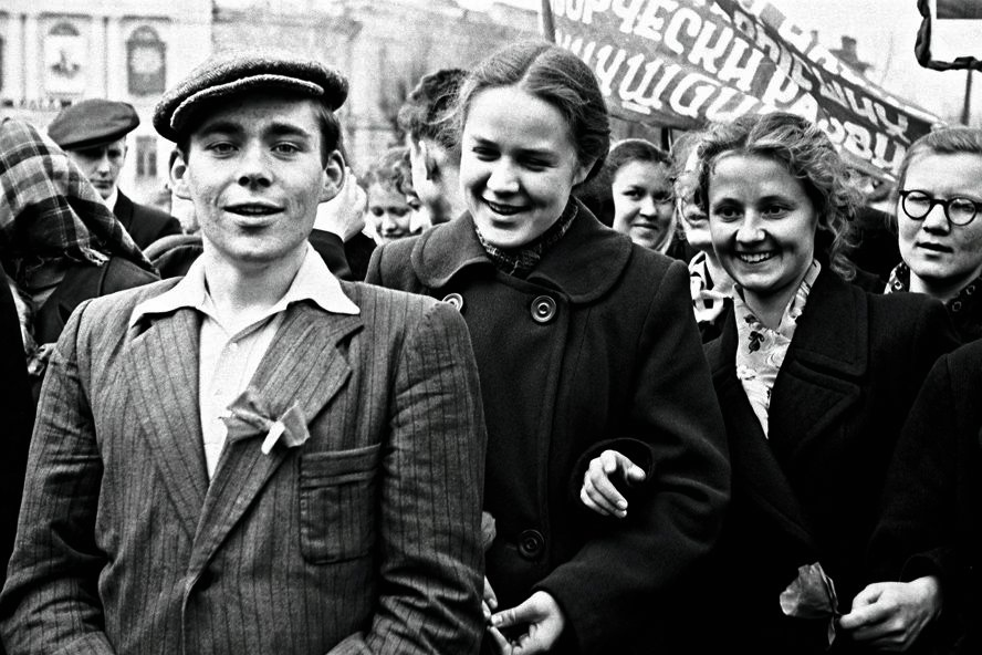 Советский терпеть. 50е годы СССР молодежь. Молодежь 40-х годов. СССР люди. Счастливые советские люди.