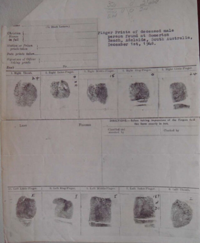 Фото страницы полицейского дела с отпечатками пальцев мужчины с пляжа Сомертон.