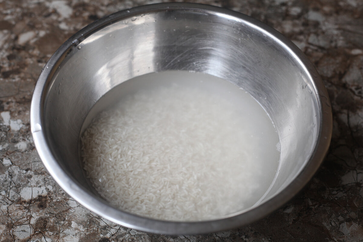 Уже давно не варю рис на гарнир просто в кастрюле с водой, готовлю только так: рисинка к рисинке и значительно вкуснее
