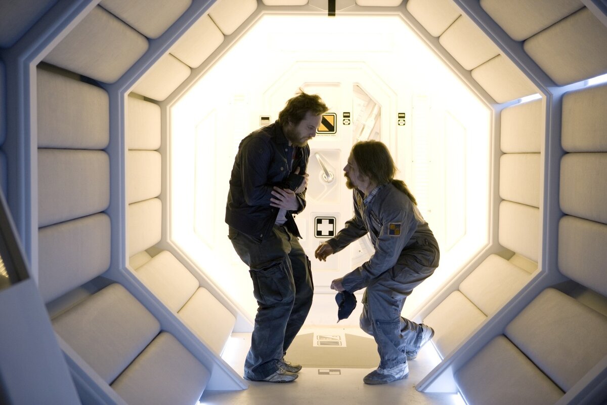 Moon movie. Луна 2021 фильм. Луна 2112 кевин спейси. Moon movie. Луна 2021 фильм.