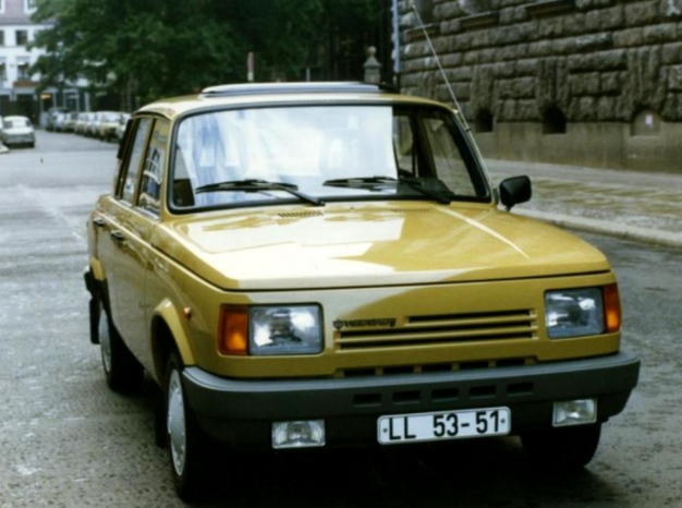 Wartburg 353 выпускался со множеством типом кузовов. Был седан....