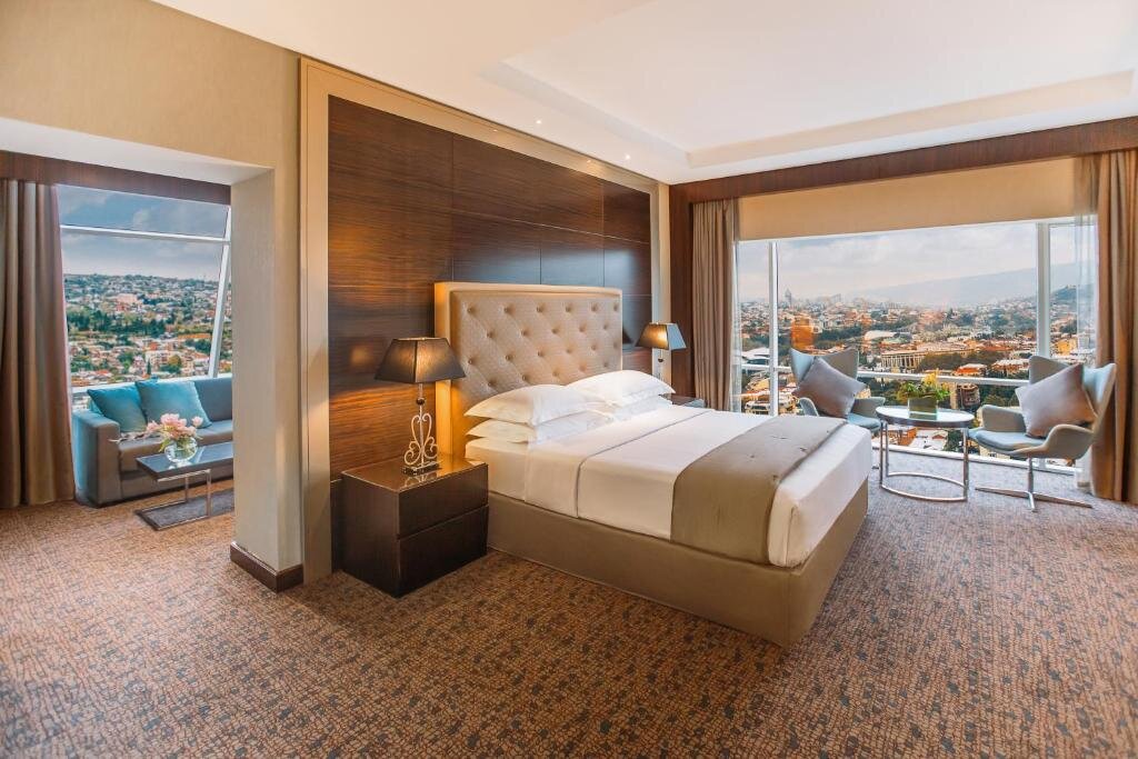 "Скромный" премиум, "королевский люкс" - в конце статьи