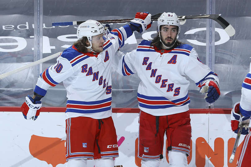 А.Панарин и М.Зибанежад после очередной забитой шайбы в ворота "Филадельфии"