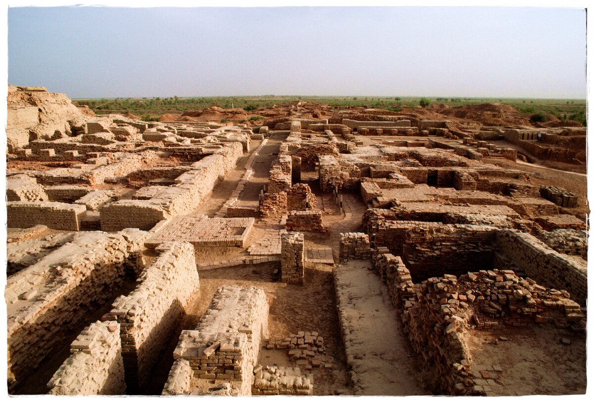 город мохенджо-даро в древней индии. мохенджо даро древний город. древний город мохенджо. города хараппа и мохенджо-даро. раскопки мохенджо даро.