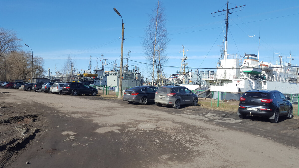 Все эти суда стоят здесь уже несколько десятков лет.