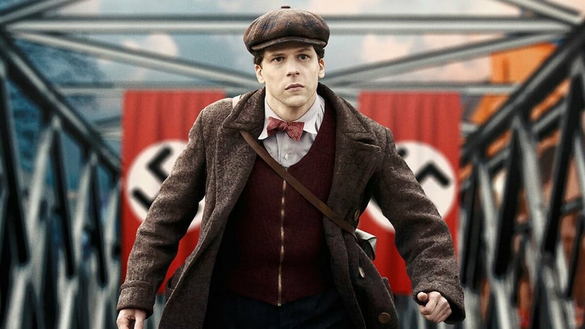 Джесси Айзенберг в роли молодого Марселя Марсо.