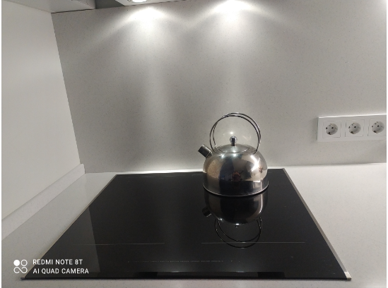 Каменная столешница и стеновая панель