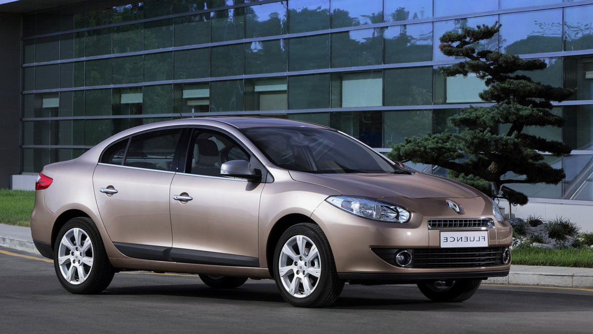 Рено флюенс 1.6. Renault Fluence хэтчбек. Рено Флюенс хэтчбек 2009 года. Рено Флюенс 2 поколение. Рено Флюенс 2003 хэтчбек.