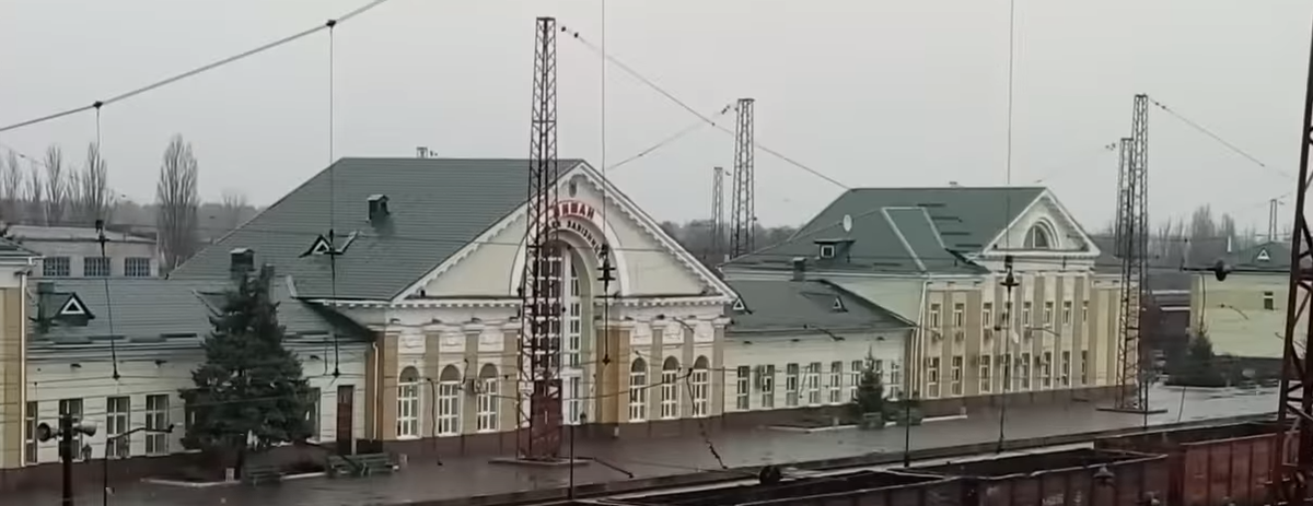 Современный вид вокзала в Красном лимане, кадр из видеорепортажа