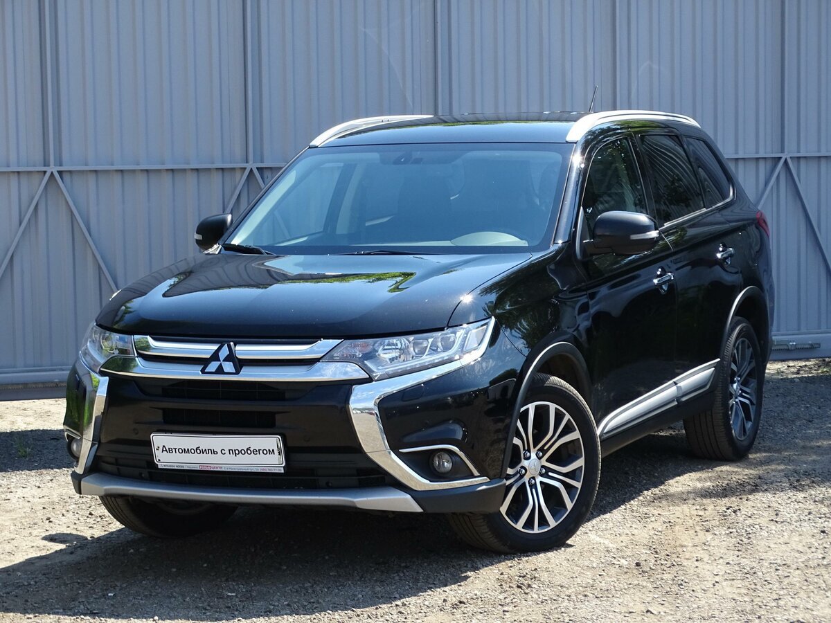  Mitsubishi Outlander. 