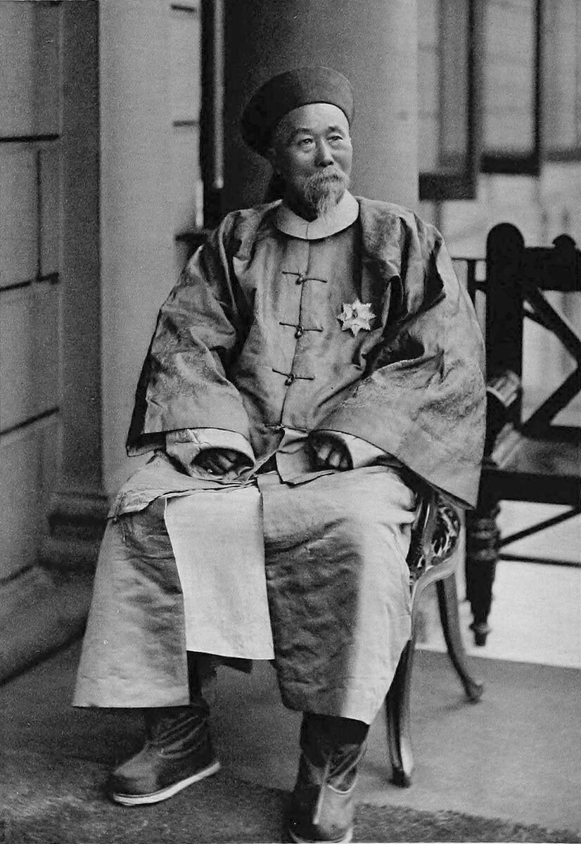 Fig. 3. Eng. 1823.02.15-1901.11.07, Li Hong Chang (Lǐ Hóngzhāng, 李鴻章), Chinese Minister who signed the Simonoseki Treaty with Japan on behalf of the Manchus with the surrender and surrender of Port Arthur.